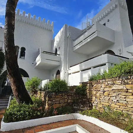 Village Apartment *