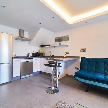 Apartment Village *