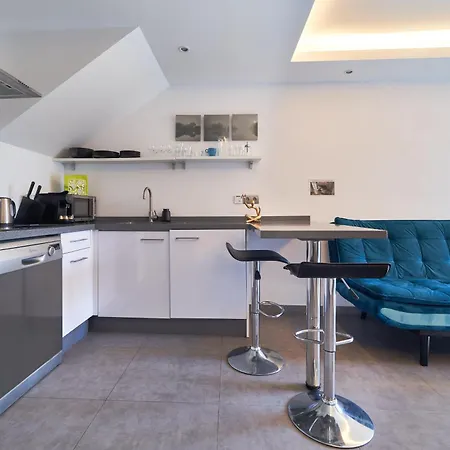 Village Apartment *