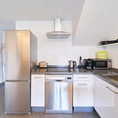 Village Apartment *