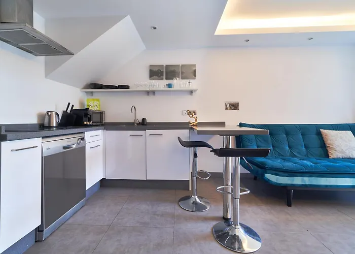 Village Apartment *